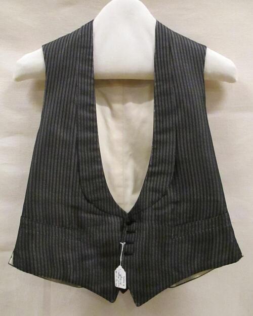 Vest (man), zgn. 'gekleed vest' van gemengde zwarte zijde met ingeweven zwarte lengtestreep,…
