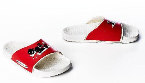 1 paar slippers (kind) van wit kunststof met rode achtergrond, waarop opdruk van Jip en Janneke