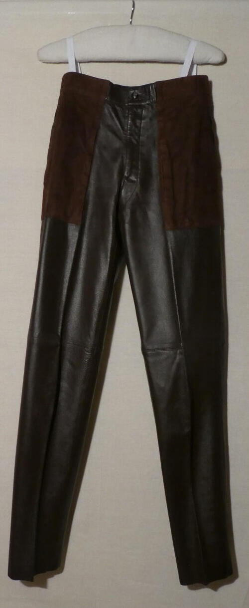 Lange broek (man) van donkerbruin leer geappliceerd met bruin suède