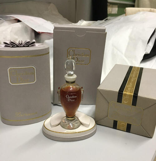Twee dozen parfum