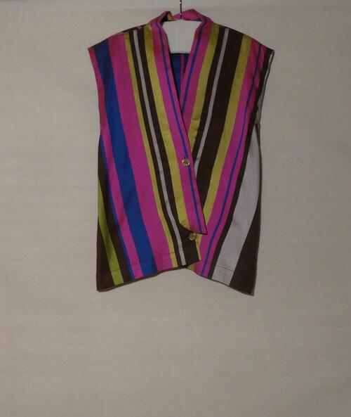 Hes van glansgaren met 'linneneffect' in de stof, met blauwe, roze bruine en groene verticale…