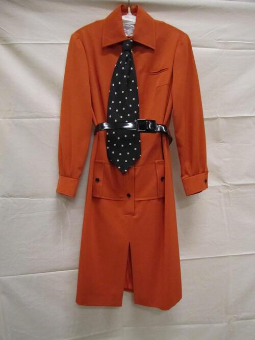 Robe-manteau van oranje gemengde katoen, met bijbehorend dasje, pochet en ceintuur