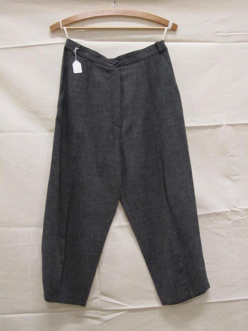 Lange broek, van grijs gemêleerde, gemengde wol, met iets smal toelopende pijpen