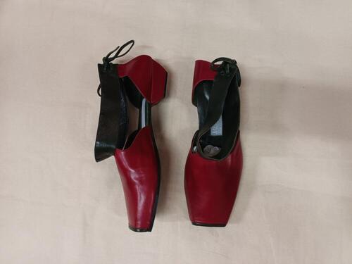 Een paar mannensandalen, 'Jean Paul'