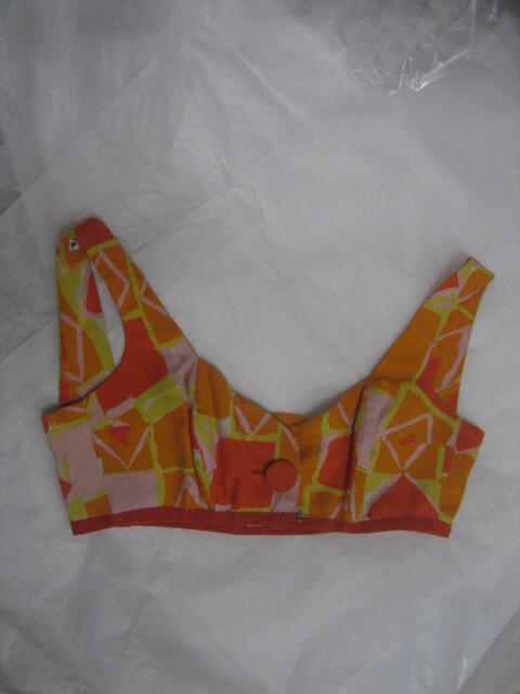 Bustier van katoen bedrukt met geometrisch patroon in oranje/roze/groen, Model met brede…