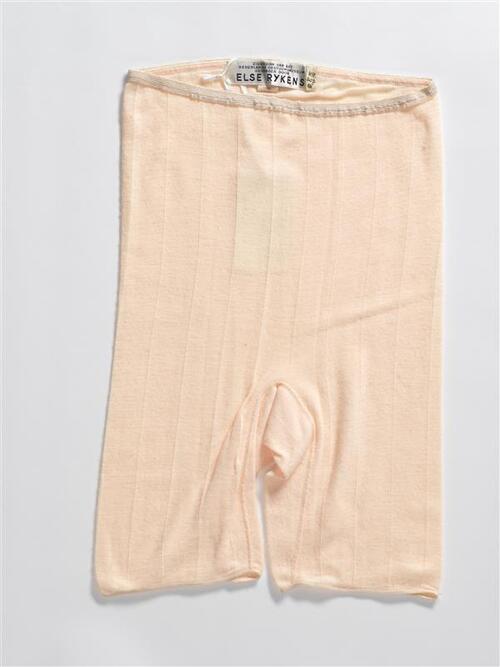 Onderbroek van roze nylontricot