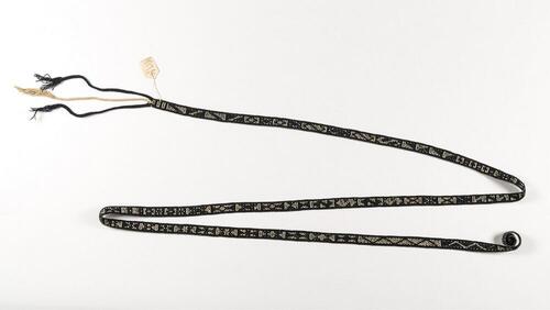 Hoofdband door vrouwen gedragen