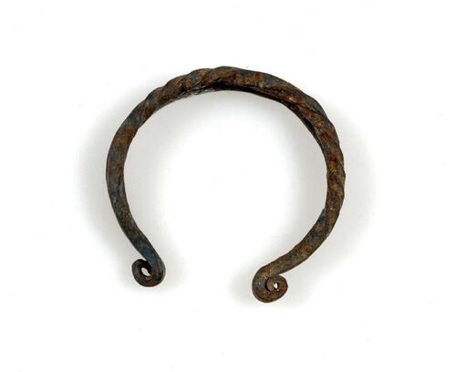 Smeedijzeren armband, in het gevecht gebruikt