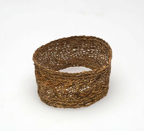 Cylindrische armband (korte manchet) van gevlochten rotanrepen