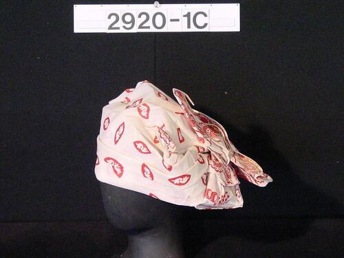 Katoenen hoofddoek, onderdeel van kotomisi ensemble