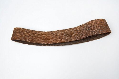 Buikband van gevlochten rotan