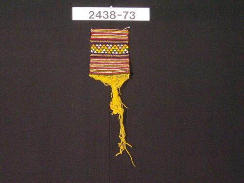 Wollen weefselfragment met ornamentversiering