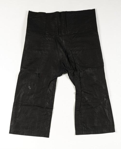 Een wijde katoenen broek gedragen door boeren.