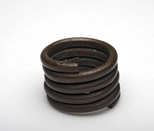 Koperen armband, in spiraal gewonden, gebruikt als geld