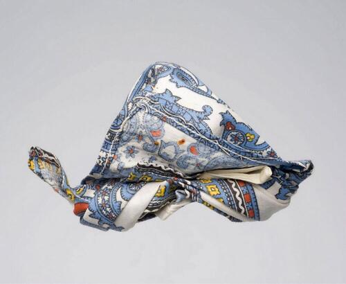 Model van een Surinaams-Creoolse hoofddoek