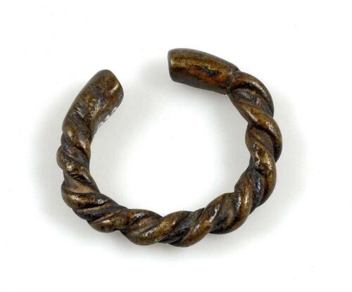 Gedraaide metalen armband