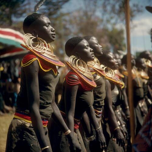 Pokot vrouwen dansen tijdens de feestelijkheden ter gelegenheid van tien jaar onafhankelijkheid van…