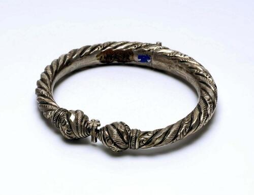 Zilveren beenring