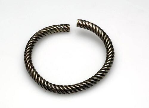 Armband van gedraaid zilverdraad
