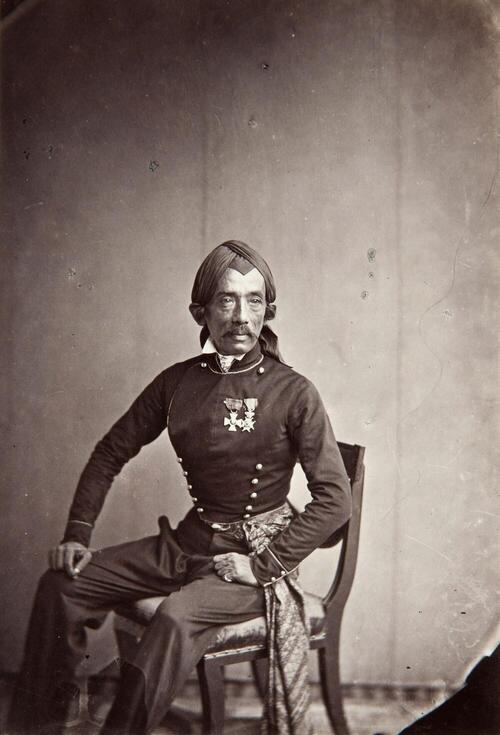 Portret van Raden Saleh, kunstschilder, in uniform.