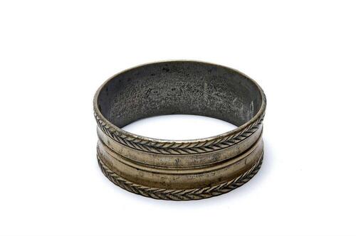 Messingen armband, versierd met snoerornament