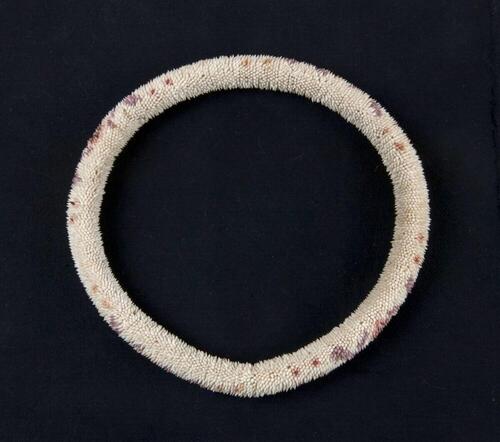 Hoofdband van kleine schelpjes