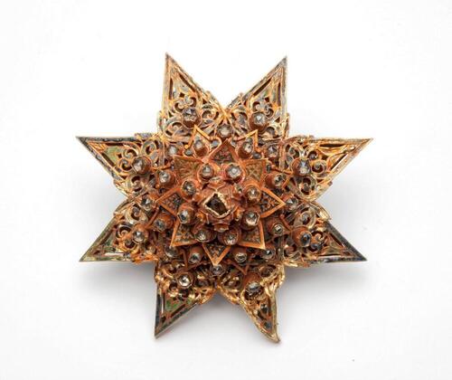 Golden ornament for man's head gear