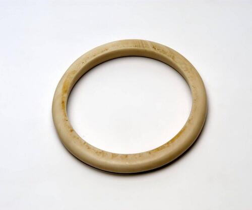 Bovenarmband van schelp