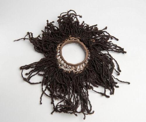 Armband, gedragen om de bovenarm