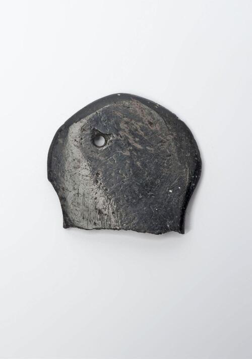 Stenen hanger, gebruikt als amulet