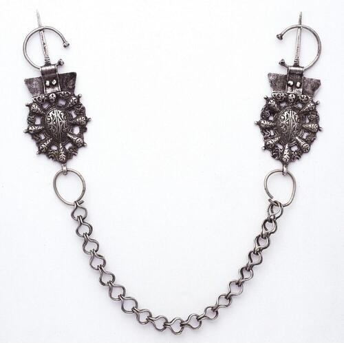 Zilveren ketting met twee kledingspelden