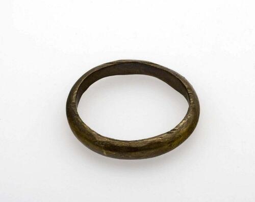 Koperen ring voor een vrouw