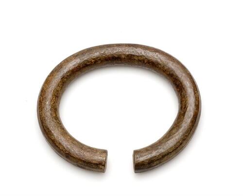 Bronzen beenring