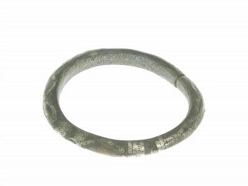 Versierde hoornen armband