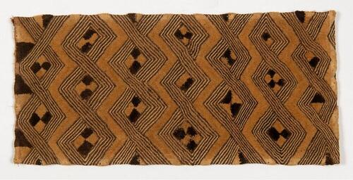 Raffia weefsel, geborduurd met geometrische motieven