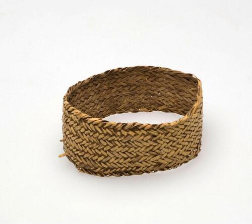 Armband van gevlochten rotan
