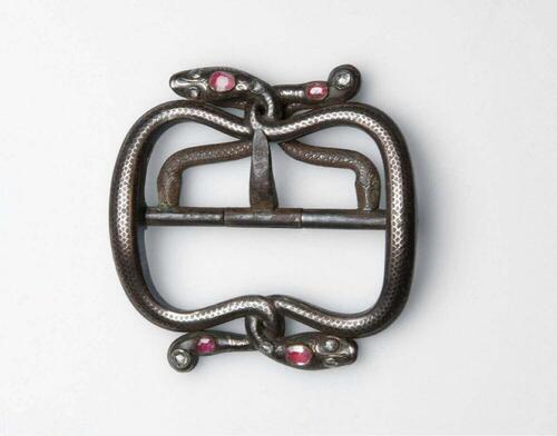 Metal clasp with snake decoration