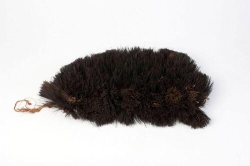 Plaited adornment for the forehead wtth cassowary feathers, used in war dances