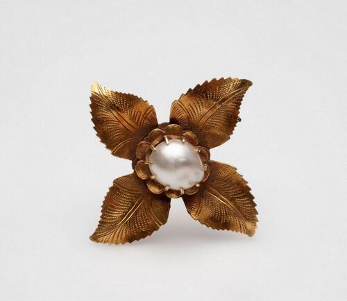 Gouden broche met parel