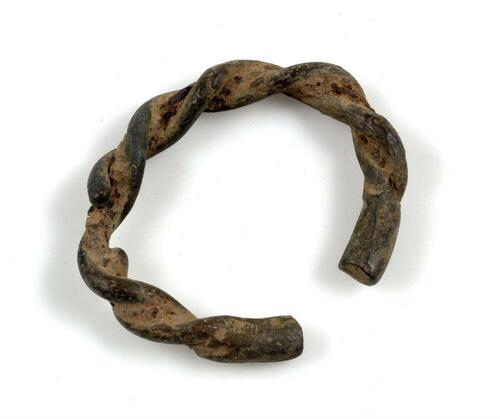 Gedraaide metalen armband