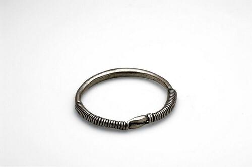 Zilveren armband, gedraaid