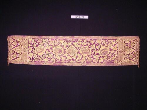 Schouderdoek met ornament in bladgoud