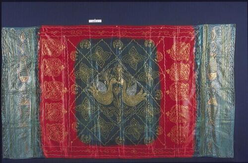 Zijden doek met motieven in goud- en zilverdraad