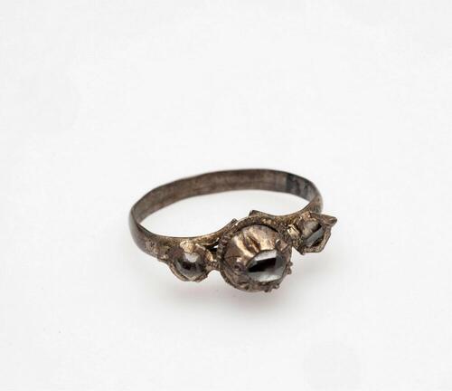 Verguld zilveren vingerring met drie diamanten