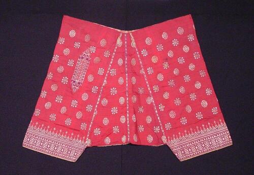 Rode zijden broek met patroon van gouddraad
