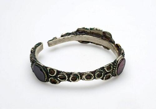 Zilveren armband met glazen stenen