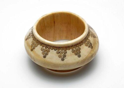 Woman's ivory bracelet