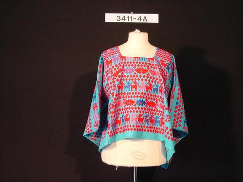 Veelkleurige vrouwenblouse met ingeweven motieven