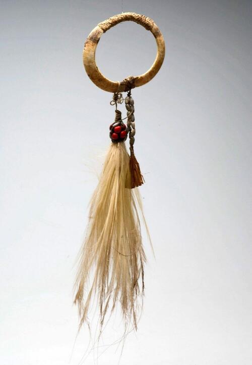 Bracelet for upper arm, decorated with tusk of a pig, feathers, seeds and fibres
