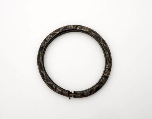 Armband met zilver ingelegd